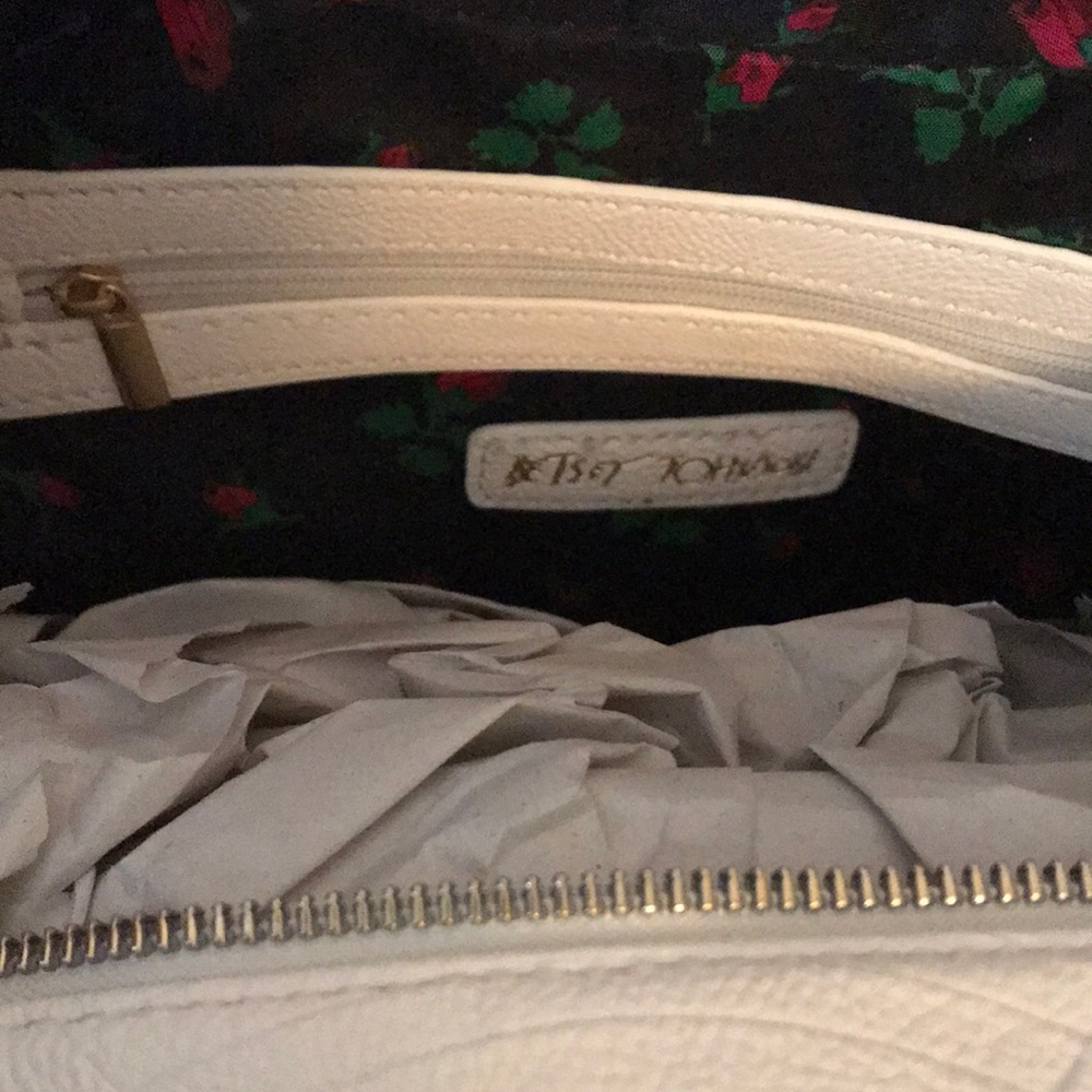 BETSEY JOHNSON CREAM DBL ZIPPERED WRISTLET 58 NWT - Picture 5 of 8